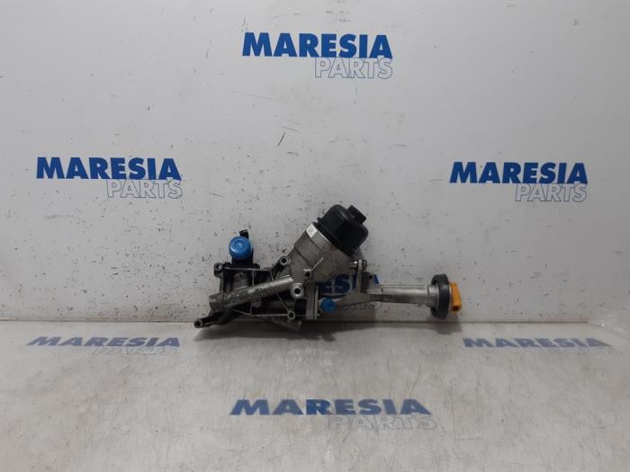 Gebruikte Oliefilterhouder Alfa Romeo MiTo (955) 1.3 JTDm 16V Eco Prijs € 50,00 Margeregeling aangeboden door Maresia Parts