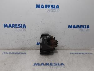 Gebruikte Remklauw (Tang) rechts-voor Peugeot Partner (GC/GF/GG/GJ/GK) 1.6 HDI 75 16V Prijs € 35,09 Inclusief btw aangeboden door Maresia Parts