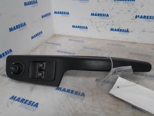 Gebruikte Combischakelaar ramen Opel Vivaro 1.6 CDTI 90 Prijs € 60,50 Inclusief btw aangeboden door Maresia Parts