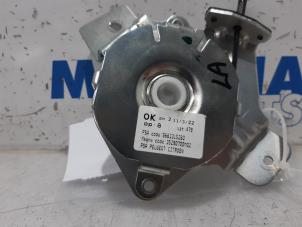 Gebruikte Scharnier Achterklep Peugeot 3008 I (0U/HU) 1.6 16V THP 155 Prijs € 25,00 Margeregeling aangeboden door Maresia Parts