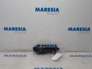 Gebruikte Portiergreep 4Deurs rechts-achter Citroen C4 Picasso (3D/3E) 1.6 e-Hdi, BlueHDi 115 Prijs € 40,00 Margeregeling aangeboden door Maresia Parts