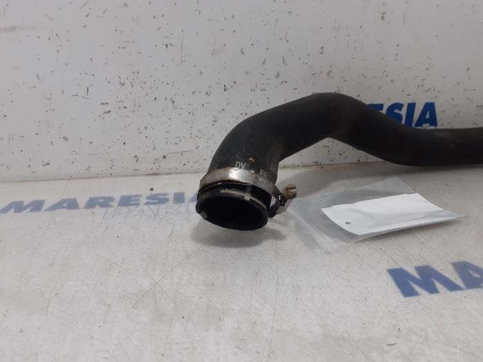 Gebruikte Intercooler Slang Citroen C4 Picasso (3D/3E) 1.6 e-Hdi, BlueHDi 115 Prijs € 20,00 Margeregeling aangeboden door Maresia Parts
