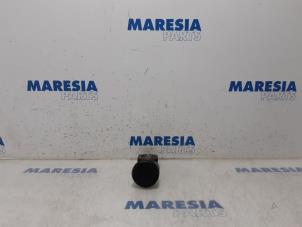 Gebruikte Zuiger Renault Clio IV (5R) 0.9 Energy TCE 90 12V Prijs € 50,00 Margeregeling aangeboden door Maresia Parts