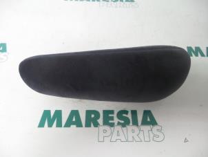 Gebruikte Armleuning Citroen Xsara Picasso (CH) 2.0 16V Prijs € 35,00 Margeregeling aangeboden door Maresia Parts