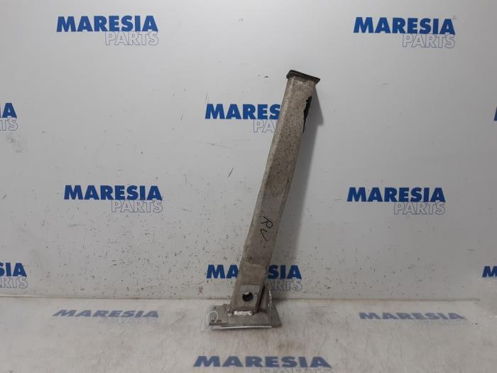 Gebruikte Subframe Peugeot 308 SW (4E/H) 1.4 VTI 16V Prijs € 25,00 Margeregeling aangeboden door Maresia Parts