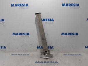 Gebruikte Subframe Peugeot 308 SW (4E/H) 1.4 VTI 16V Prijs € 25,00 Margeregeling aangeboden door Maresia Parts
