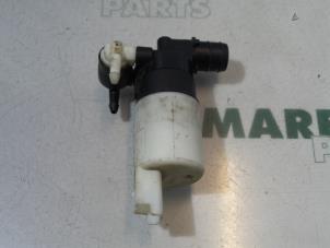 Gebruikte Ruitensproeierpomp voor Peugeot 308 (4A/C) 1.6 VTI 16V Prijs € 10,00 Margeregeling aangeboden door Maresia Parts
