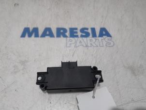 Gebruikte PDC Module Renault Clio IV (5R) 1.2 TCE 16V GT EDC Prijs € 35,00 Margeregeling aangeboden door Maresia Parts