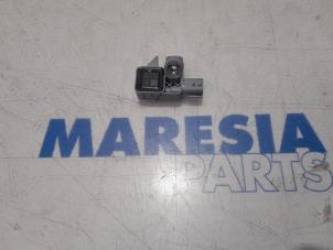 Gebruikte Sensor Airbag Renault Clio IV (5R) 1.2 TCE 16V GT EDC Prijs € 20,00 Margeregeling aangeboden door Maresia Parts