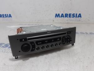Gebruikte Radio CD Speler Peugeot 308 SW (4E/H) 1.4 VTI 16V Prijs € 80,00 Margeregeling aangeboden door Maresia Parts