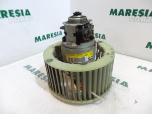 Gebruikte Kachel Ventilatiemotor Renault Megane Coupé (DA) 1.6i Prijs € 20,00 Margeregeling aangeboden door Maresia Parts