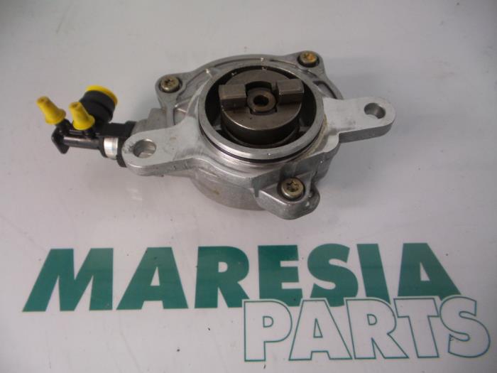 Gebruikte Vacuumpomp (Diesel) Renault Laguna II Grandtour (KG) 2.2 dCi 150 16V Prijs € 24,95 Margeregeling aangeboden door Maresia Parts