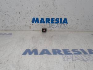 Gebruikte Alarmlicht Schakelaar Citroen C4 Picasso (3D/3E) 1.6 BlueHDI 115 Prijs € 20,00 Margeregeling aangeboden door Maresia Parts