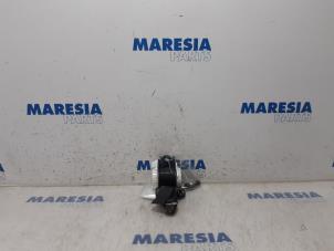 Gebruikte Veiligheidsgordel links-achter Citroen C4 Cactus (0B/0P) 1.6 Blue Hdi 100 Prijs € 35,00 Margeregeling aangeboden door Maresia Parts