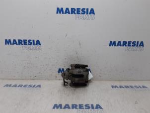 Gebruikte Remklauw (Tang) rechts-achter Citroen C4 Cactus (0B/0P) 1.6 Blue Hdi 100 Prijs € 19,90 Margeregeling aangeboden door Maresia Parts