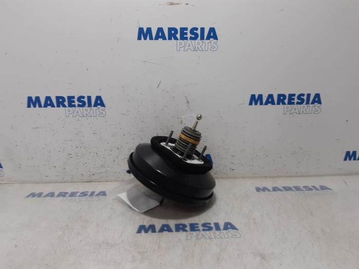 Gebruikte Rembekrachtiger Citroen C4 Cactus (0B/0P) 1.6 Blue Hdi 100 Prijs € 50,00 Margeregeling aangeboden door Maresia Parts