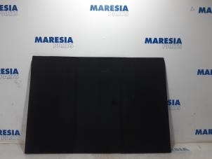 Gebruikte Kofferbak Mat Citroen C4 Picasso (3D/3E) 1.6 BlueHDI 115 Prijs € 60,00 Margeregeling aangeboden door Maresia Parts