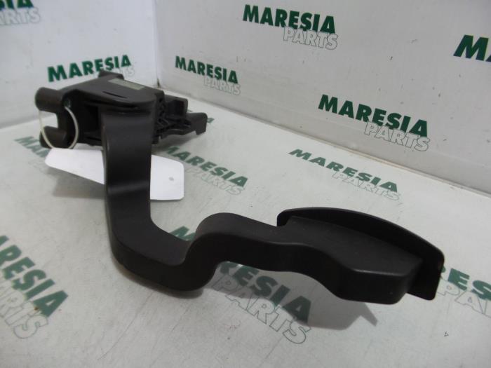 Gebruikte Sensor Gaspedaalpositie Fiat Bravo (198A) 1.4 16V Prijs € 25,00 Margeregeling aangeboden door Maresia Parts