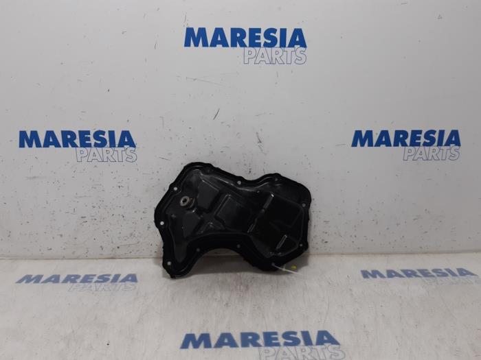 Gebruikte Carterpan Renault Megane IV Estate (RFBK) 1.3 TCE 115 16V Prijs € 50,00 Margeregeling aangeboden door Maresia Parts