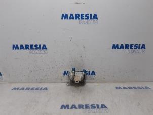 Gebruikte Oliekoeler Renault Megane IV Estate (RFBK) 1.3 TCE 115 16V Prijs € 75,00 Margeregeling aangeboden door Maresia Parts