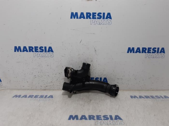 Gebruikte Intercooler Buis Citroen C4 Picasso (3D/3E) 1.6 BlueHDI 115 Prijs € 40,00 Margeregeling aangeboden door Maresia Parts
