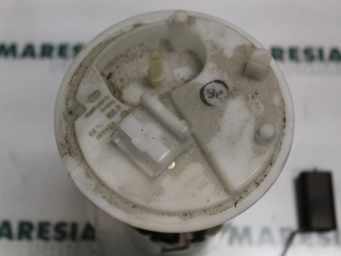 Gebruikte Tank element Pomp Fiat Bravo (198A) 1.4 16V Prijs € 20,00 Margeregeling aangeboden door Maresia Parts