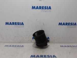 Gebruikte Chaufage Ventilatiemotor Citroen C4 Berline (NC) 1.6 16V VTi Prijs € 40,00 Margeregeling aangeboden door Maresia Parts