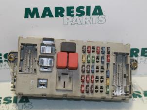 Gebruikte Zekeringkast Fiat Punto II (188) 1.2 60 S 5-Drs. Prijs € 40,00 Margeregeling aangeboden door Maresia Parts