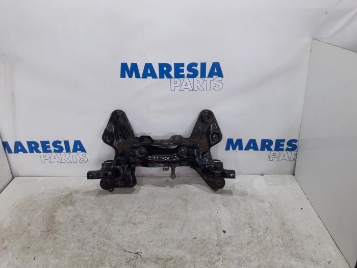 Subframe van een Citroën C4 Cactus (0B/0P) 1.6 Blue Hdi 100 2015