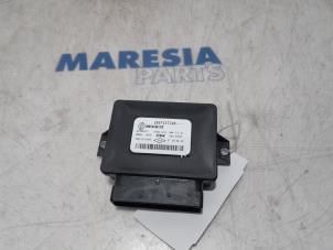 Gebruikte Handrem Module Renault Clio V (RJAB) 1.0 TCe 100 12V Prijs € 105,00 Margeregeling aangeboden door Maresia Parts