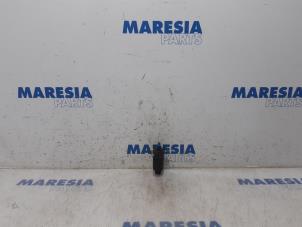 Gebruikte Ruitensproeierpomp voor Fiat 500 (312) 1.4 16V Prijs € 15,00 Margeregeling aangeboden door Maresia Parts