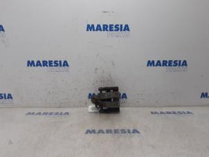 Gebruikte Remklauw (Tang) links-achter Fiat 500 (312) 1.4 16V Prijs € 30,00 Margeregeling aangeboden door Maresia Parts