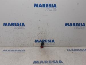 Gebruikte SOS knop Peugeot 508 (8D) 2.2 HDiF 16V GT Prijs € 15,00 Margeregeling aangeboden door Maresia Parts