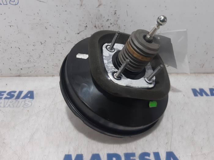 Gebruikte Rembekrachtiger Citroen C4 Cactus (0B/0P) 1.6 Blue Hdi 100 Prijs € 39,90 Margeregeling aangeboden door Maresia Parts