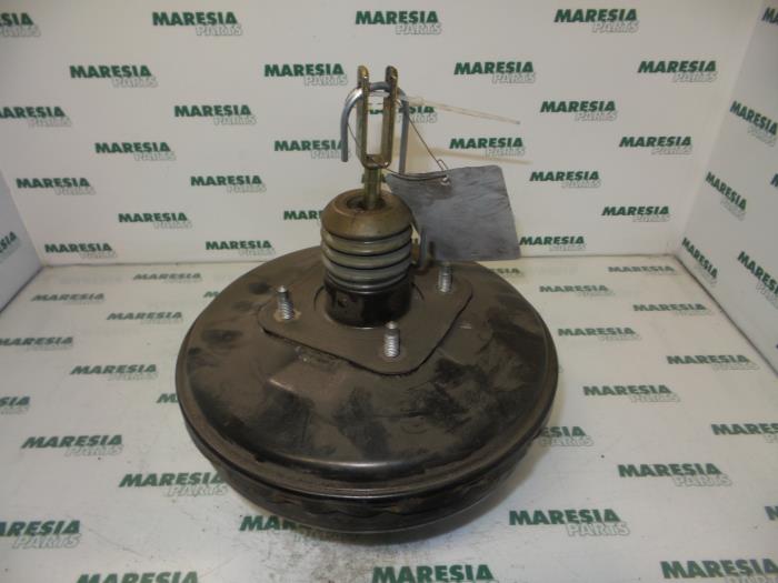 Gebruikte Rembekrachtiger Renault Megane Scénic (JA) 1.6 RT Prijs € 35,00 Margeregeling aangeboden door Maresia Parts