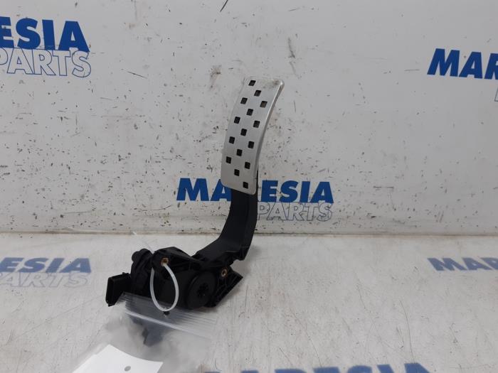 Gebruikte Gaspedaalpositie Sensor Renault Clio IV (5R) 1.6 Turbo 16V RS 200 EDC Prijs € 35,00 Margeregeling aangeboden door Maresia Parts