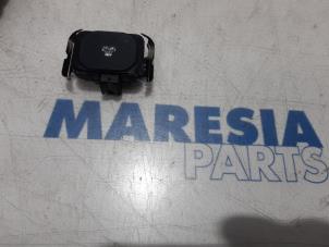 Gebruikte Regensensor Peugeot 3008 I (0U/HU) 1.6 HDiF 16V Prijs € 35,00 Margeregeling aangeboden door Maresia Parts