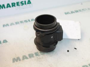 Gebruikte Luchthoeveelheidsmeter Citroen C2 (JM) 1.4 HDI Prijs € 35,00 Margeregeling aangeboden door Maresia Parts