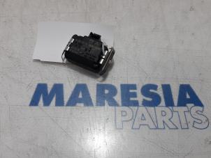 Gebruikte Regensensor Peugeot RCZ (4J) 1.6 16V THP Prijs € 20,00 Margeregeling aangeboden door Maresia Parts