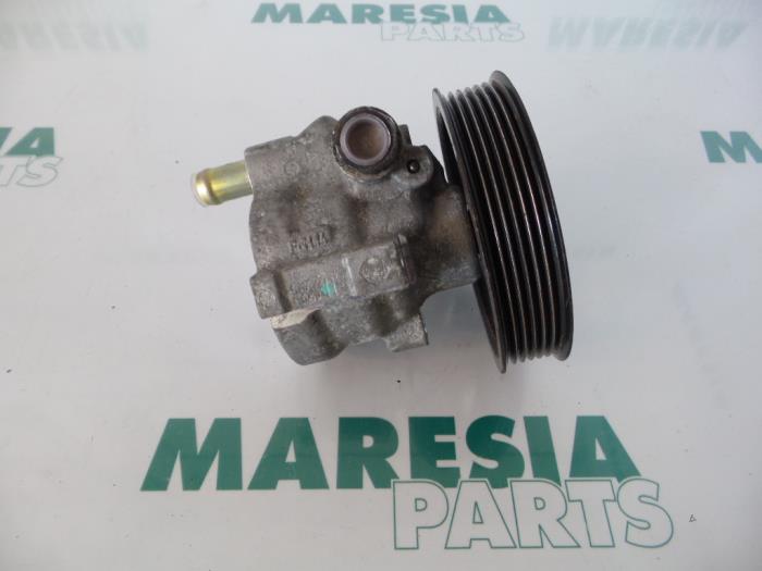 Gebruikte Servopomp Renault Espace (JK) 3.0 dCi V6 24V Grand Espace Prijs € 85,00 Margeregeling aangeboden door Maresia Parts