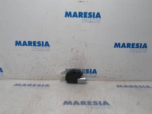 Gebruikte Schuifdak Motor Peugeot 508 SW (8E/8U) 2.2 HDiF 16V GT Prijs € 75,00 Margeregeling aangeboden door Maresia Parts