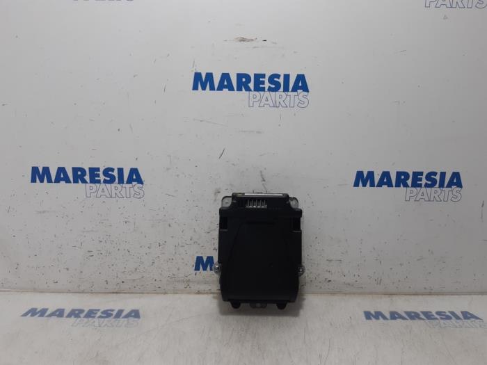 Gebruikte Head-up display Peugeot 508 SW (8E/8U) 2.2 HDiF 16V GT Prijs € 262,50 Margeregeling aangeboden door Maresia Parts