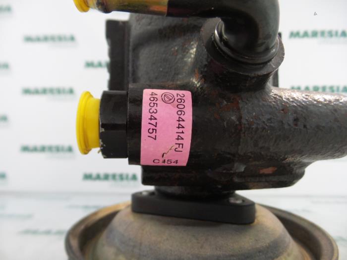Gebruikte Servopomp Alfa Romeo 156 (932) 1.6 Twin Spark 16V Prijs € 50,00 Margeregeling aangeboden door Maresia Parts