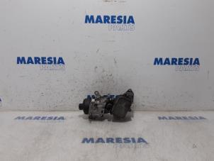 Gebruikte Oliefilterhouder Peugeot 308 SW (L4/L9/LC/LJ/LR) 1.6 BlueHDi 120 Prijs € 75,00 Margeregeling aangeboden door Maresia Parts