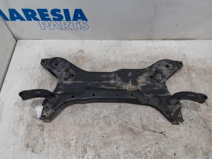 Gebruikte Subframe Peugeot 4007 (VU/VV) 2.2 HDiF 16V Prijs € 157,50 Margeregeling aangeboden door Maresia Parts