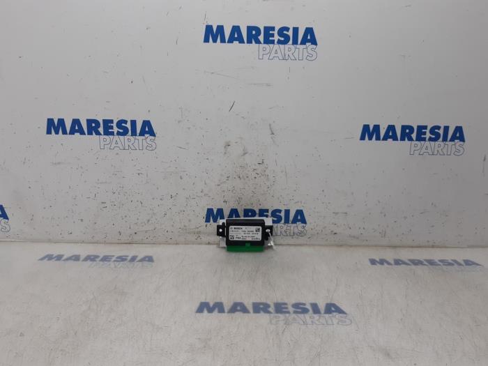 Gebruikte PDC Module Peugeot 208 I (CA/CC/CK/CL) 1.2 Vti 12V PureTech 82 Prijs € 24,00 Margeregeling aangeboden door Maresia Parts