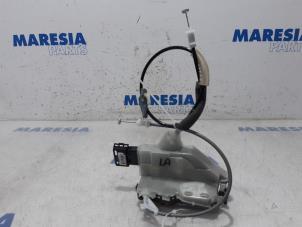 Gebruikte Deurslot Mechaniek 4Deurs links-achter Citroen C4 Cactus (0B/0P) 1.6 Blue Hdi 100 Prijs € 45,00 Margeregeling aangeboden door Maresia Parts