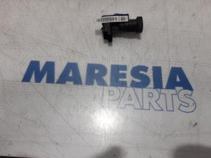 Gebruikte Sensor Remassistent Citroen C4 Cactus (0B/0P) 1.6 Blue Hdi 100 Prijs € 20,00 Margeregeling aangeboden door Maresia Parts