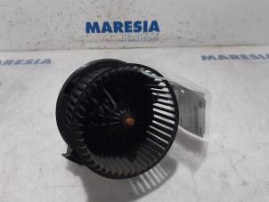 Gebruikte Blower Citroen C4 Cactus (0B/0P) 1.6 Blue Hdi 100 Prijs € 25,00 Margeregeling aangeboden door Maresia Parts
