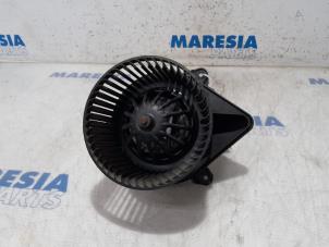 Gebruikte Blower Renault Trafic New (FL) 2.5 dCi 16V 145 Prijs € 30,25 Inclusief btw aangeboden door Maresia Parts